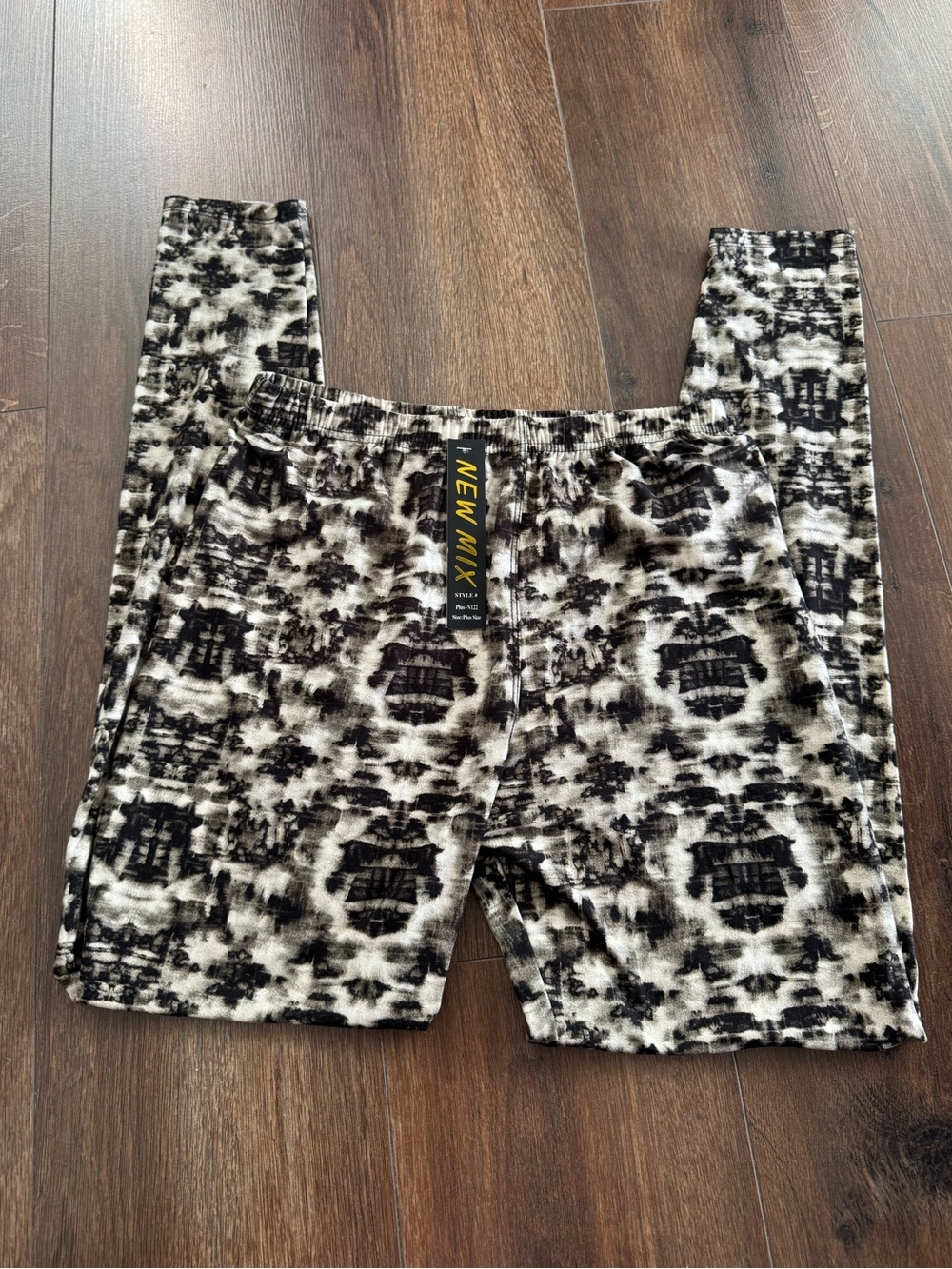 New Mix Black and Cream Tie-Dye Leggings